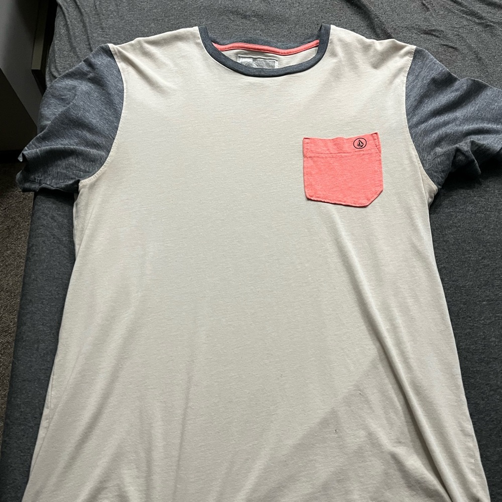 Volcom t shirt